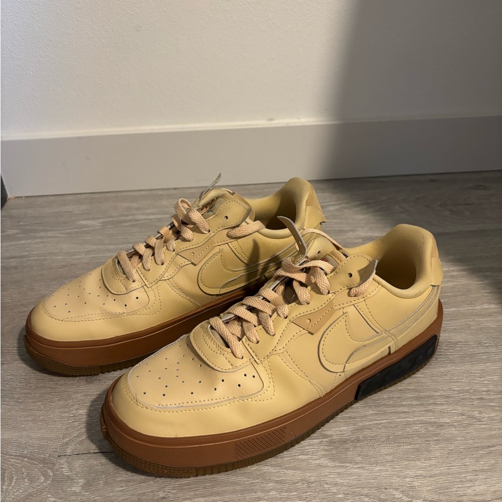 Nike Beige and Brown Sneakers